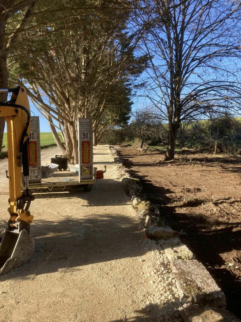 Pose d'un enrochement périphérique à Perpignan