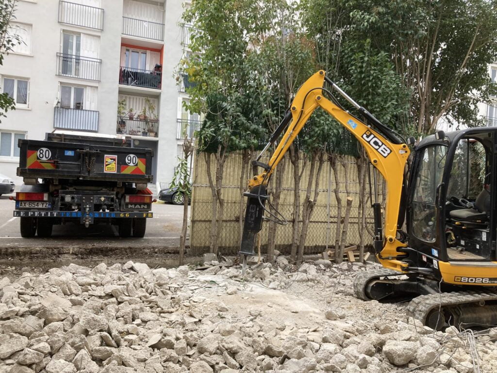 Petite démolition d’un dallage au brh à Perpignan, quartier Saint Assiscle