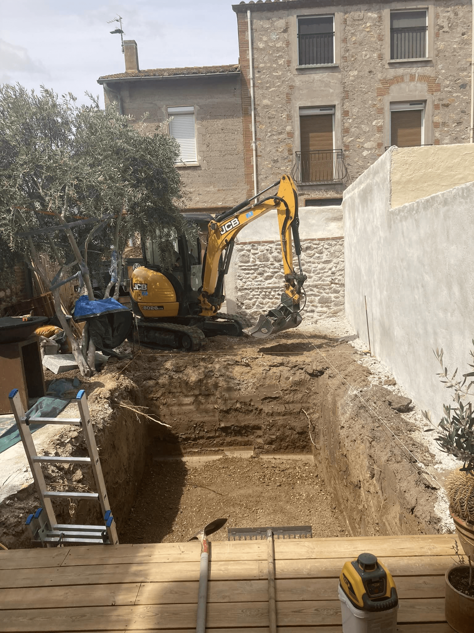 Terrassement d’une piscine en accès difficile à Saint Nazaire