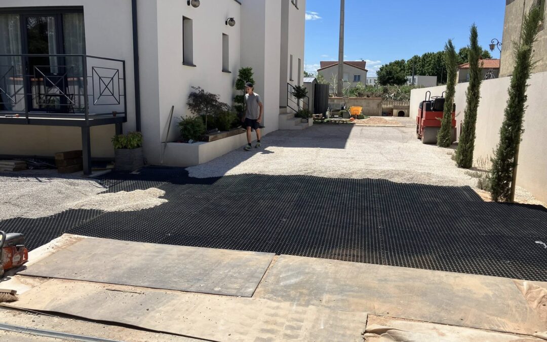 Pose de gravillons sur dalles stabilisatrices à Rivesaltes